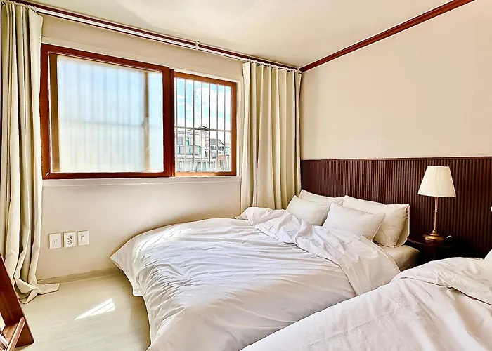 New, 3min To Hapjeong St, Airport Bus Stop, 8min To Hongdae & Mangwon Market, River Park, 2br 3qb Full Of Sunshine, Bedding, Nature Villa Seoul