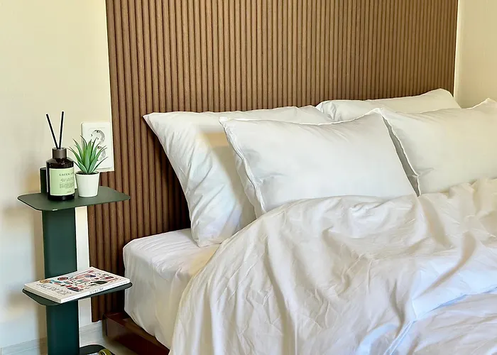 Villa New, 3min To Hapjeong St, Airport Bus Stop, 8min To Hongdae & Mangwon Market, River Park, 2br 3qb Full Of Sunshine, Bedding, Nature *