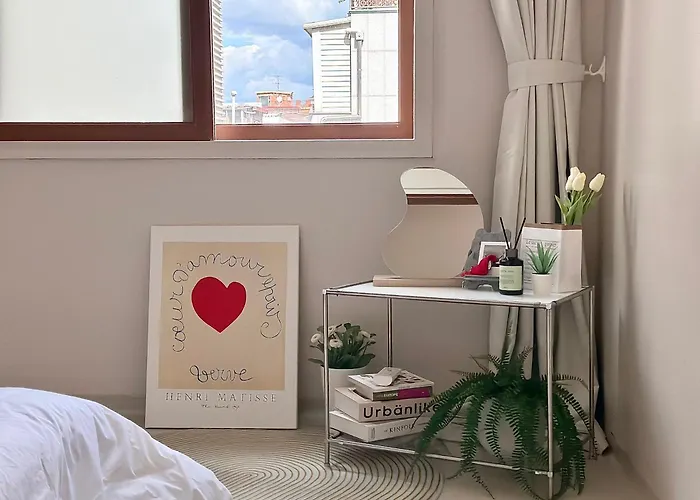 New, 3min To Hapjeong St, Airport Bus Stop, 8min To Hongdae & Mangwon Market, River Park, 2br 3qb Full Of Sunshine, Bedding, Nature *