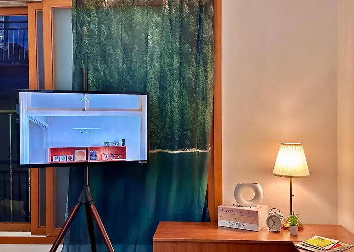 New, 3min To Hapjeong St, Airport Bus Stop, 8min To Hongdae & Mangwon Market, River Park, 2br 3qb Full Of Sunshine, Bedding, Nature *